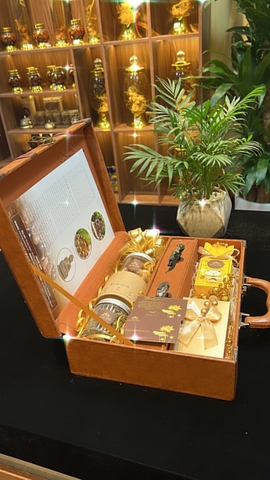 Set Quà Tết Vali Trà Nụ Trầm 2-120T