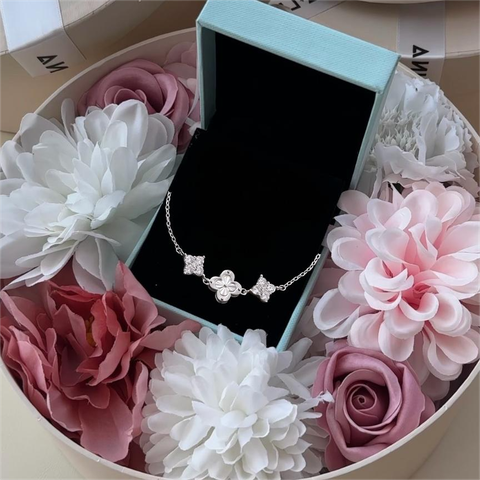 Quà Tặng 8/3 Lắc Tay Bạc 925 Cỏ 4 Lá Chạm Khắc Sang Trọng Đính Đá - VCB520 - Hover