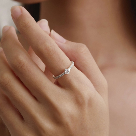 Nhẫn Bạc 925 Đá Hình Thoi Đính Đá Viền Lấp Lánh - VCR517 - Hover