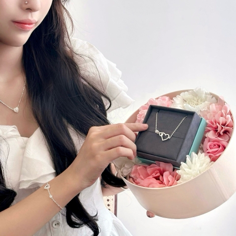 Hộp Hoa Tặng Valentine 14.02 Size 16cm (Không kèm trang sức) - Hover