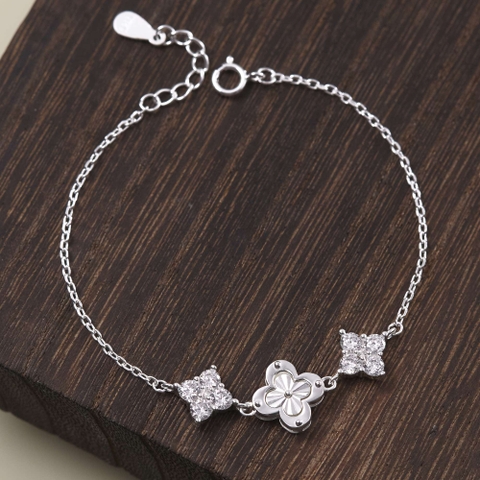 Quà Tặng 8/3 Lắc Tay Bạc 925 Cỏ 4 Lá Chạm Khắc Sang Trọng Đính Đá - VCB520