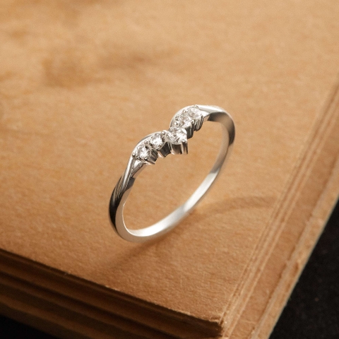 Nhẫn Bạc 925 Xoắn Vương Miện Đính Đá Lấp Lánh - VCR39