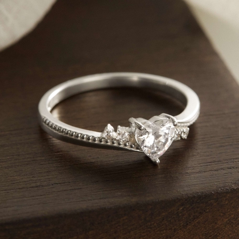 Quà Tặng 8/3 Nhẫn Bạc 925 Xoắn Đá Chủ Trái Tim Đính Đá Lấp Lánh	- VCR44