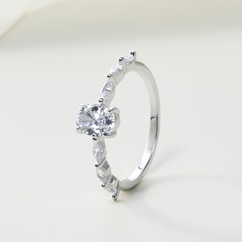 Nhẫn Bạc 925 Đính Đá Chủ Oval Gắn Đá Viền Lấp Lánh - VCR510 - Hover