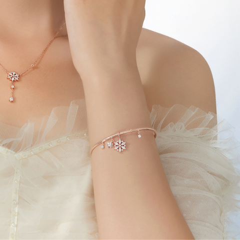 Kiềng Tay Bạc 925 Bông Tuyết Treo Đính Đá Winter Snow - VGB04 - Hover