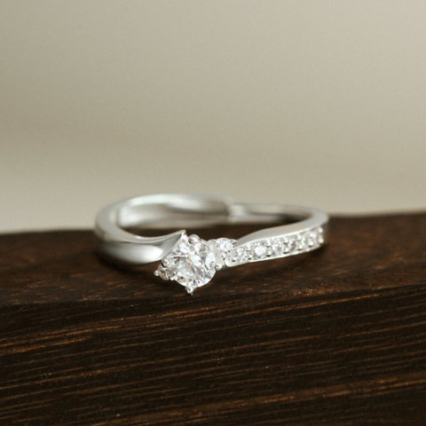 Nhẫn Freesize Bạc 925 Xoắn Vô Cực Đính Đá Cho Nữ Đeo Cặp Đôi Bond Ring - VYR13 - Hover