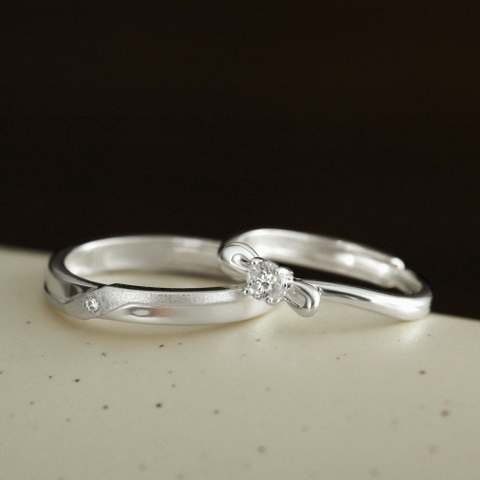 (Một cặp) Nhẫn Đôi Freesize Bạc 925 Đính Đá Chìm Và Nhẫn Nơ Đính Đá VYR24 - VYR25 - Hover