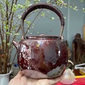 Ấm đồng nguyên khối