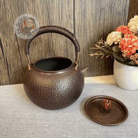 Ấm đồng nguyên khối