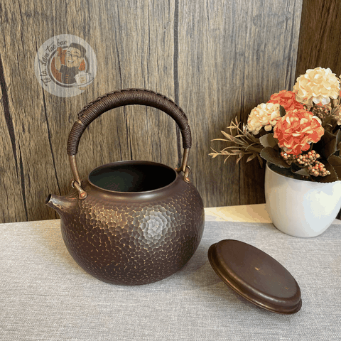 Ấm đồng nguyên khối