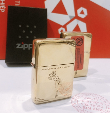 Bật lửa, Hộp quẹt Zippo, khắc chìm hình Cô Gái Gió, bản chặt góc, đầu bằng đít bằng, hàng loại 1 vỏ bằng đồng có tem đỏ