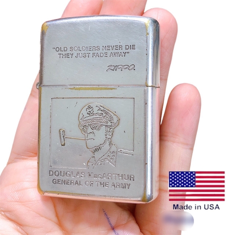 Bật lửa Zippo lacke bạc khắc ăn mòn full nắp tướng Mac Arthur, sản xuất 1994