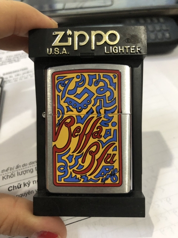 ZIPPO MỸ BRUSH CHROME IN SƠN 2 MẶT CHỦ ĐỀ BELLA BLU