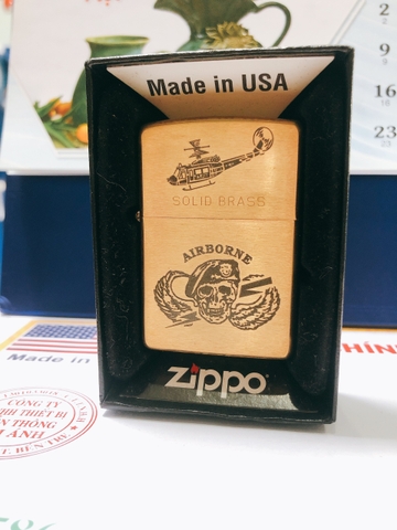 BẬT LỬA ZIPPO MỸ 204, Solid Brass KHẮC ĂN MÒN Full nắp chủ đề AIRBORNE, Hàng chính hãng