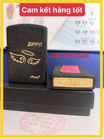 BÂT LỬA ZIPPO MẪU ĐÔI CÁNH THIÊN THẦN LOẠI ĐEN BỤI NHÁM, CÓ TEM ĐỎ