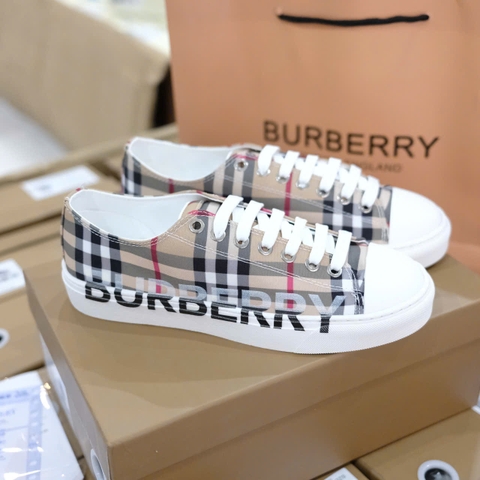 burberry kẻ