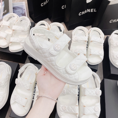 sandal chanel trắng