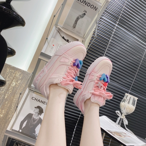 LV maxi hồng charm