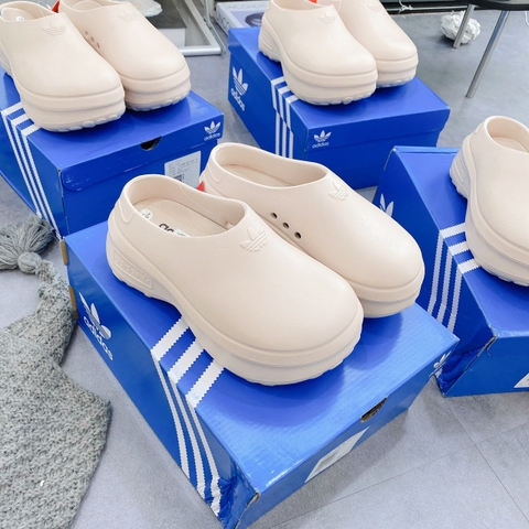 sục adidas nâu be