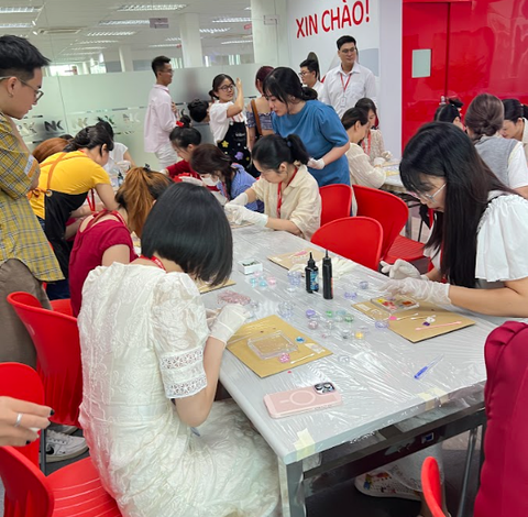 Nguyen Kim - DRIED FLOWER & RESIN