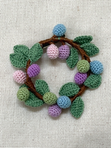 BROOCHES MIX COLOR PEANUT