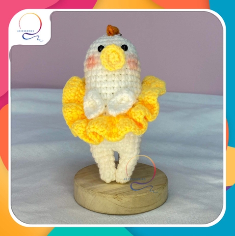 MEDIUM ANIMALS CHICKEN WEARING DRESS