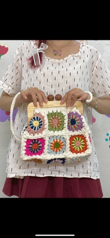 CROCHET BAGS - GRANNY SQUARE HANDLE 2