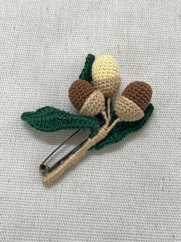 BROOCHES CHESTNUT