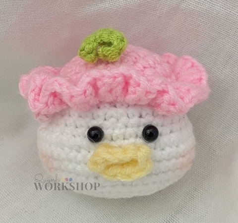 SMALL ANIMALS DUCK IN HAT PINK