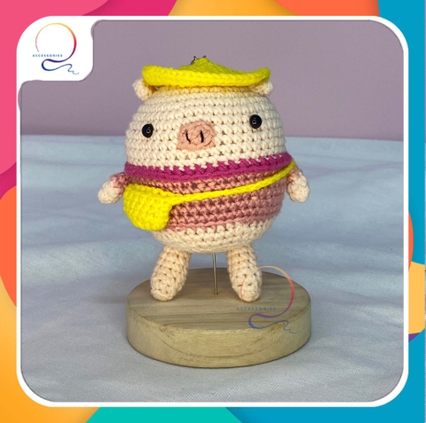 MEDIUM ANIMALS STUDENT PIG