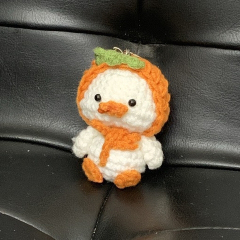 MEDIUM ANIMALS DUCK WEARING HAT-orange