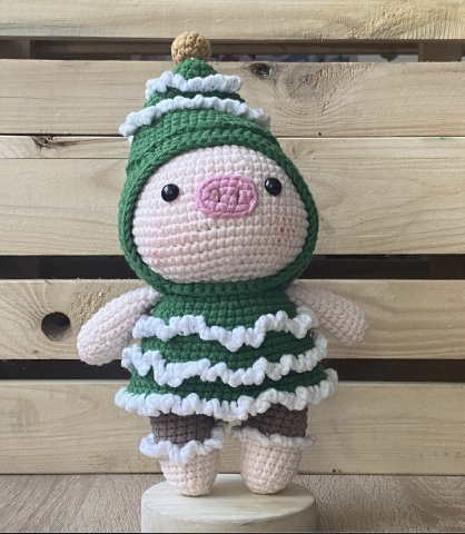 PIGGY COSPLAY XMAS TREE