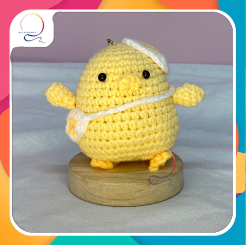 MEDIUM ANIMALS CHICKEN IN HAT EGG