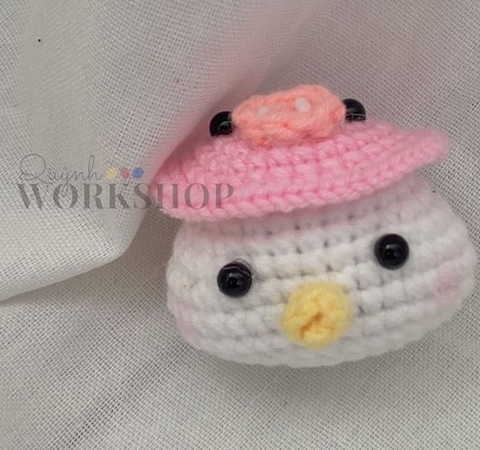 SMALL ANIMALS CHICK WEARING PIG HAT