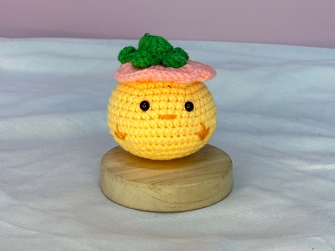 MEDIUM ANIMALS CHICKEN IN HAT PINK GREEN