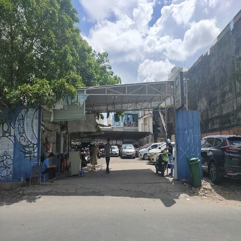 BÃI GIỮ XE 10 NAM QUỐC CANG - GẦN BỆNH VIỆN TỪ DŨ