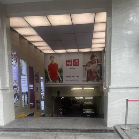 BÃI GIỮ XE TẦNG HẦM TTTM PARKSON LÊ THÁNH TÔN