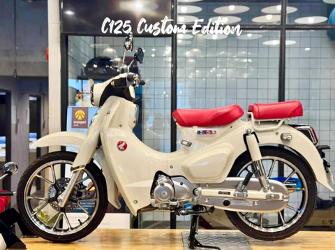 Xe máy nhập khẩu thiết kế lạ, giá cao vẫn hút khách Việt