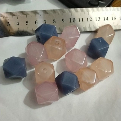 24gam Hạt nhựa đa giác nhiều góc cạnh 20mm
