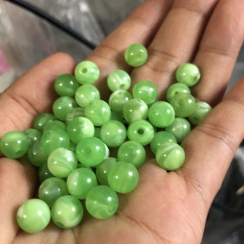 10-25-50 gam hạt nhựa xanh trắng vân giả đá size 8mm có lỗ cỏ dùng làm vòng tay, vòng cổ, trang trí thủ công