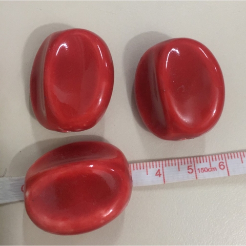 50gam 3 hạt gốm sứ 4 cạnh đỏ size 32mm