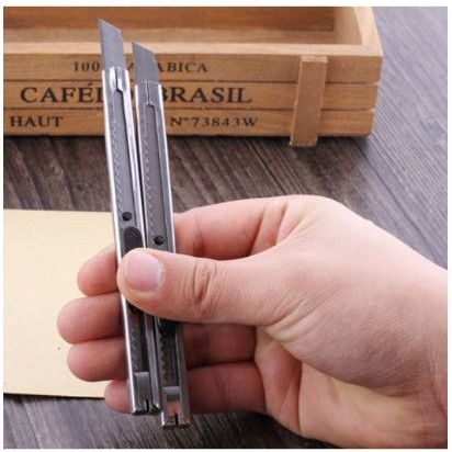 1 Dao rọc giấy, cắt giấy văn phòng kim loại thép không rỉ bền đẹp tiện ích