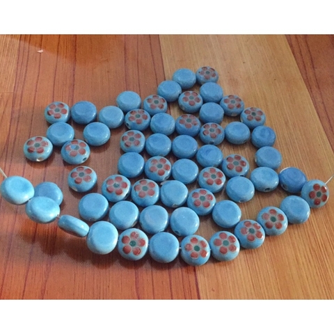 10 Hạt gốm sứ tròn xanh dương in hoa 5 cánh đỏ