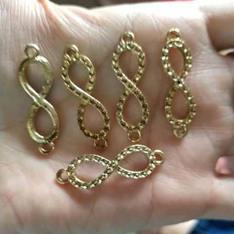 5 cái mặt số 8 có 2 lỗ treo