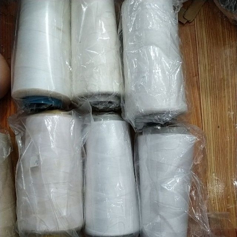 Cuộn chỉ trắng kem 2500met-thanh lý