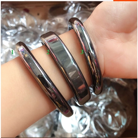 còng tay, vòng tay bằng đá đen size 6cm