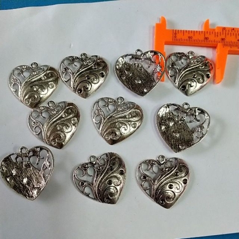 Mặt trái tim hoa văn 30x30mm