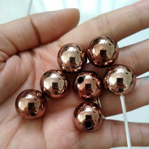 25gram hạt nhựa bóng nâu đồng 1/2 lỗ size 16mm