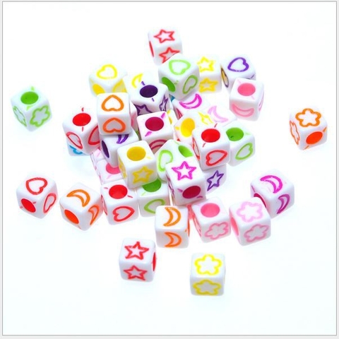 10-50gam hạt nhựa vuông 6mm khắc hoa, trăng sao, tim #P117-13