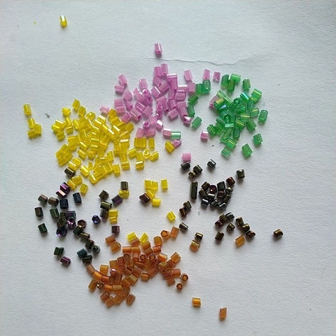 25-50gam cườm gẫy 3mm nhiều màu